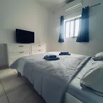 Two Bedroom Seaview - St Pauls Bay Apartment *