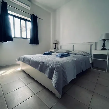 Two Bedroom Seaview - St Pauls Bay アパート