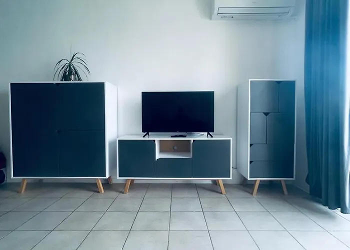 Two Bedroom Seaview - St Pauls Bay Apartment