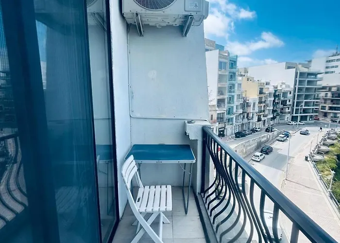 Two Bedroom Seaview - St Pauls Bay Apartment