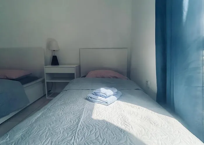 Two Bedroom Seaview - St Pauls Bay Apartment