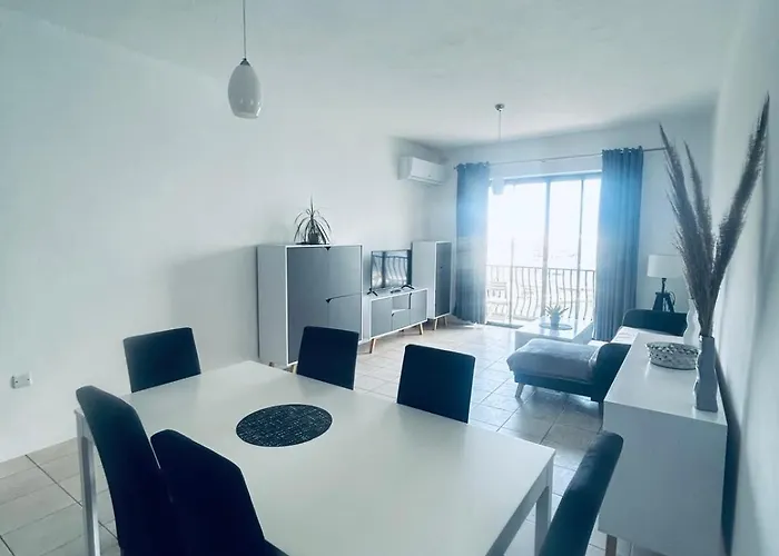 Two Bedroom Seaview - St Pauls Bay Apartment