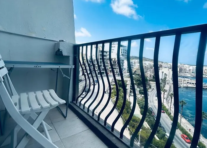 Two Bedroom Seaview - St Pauls Bay Apartment *