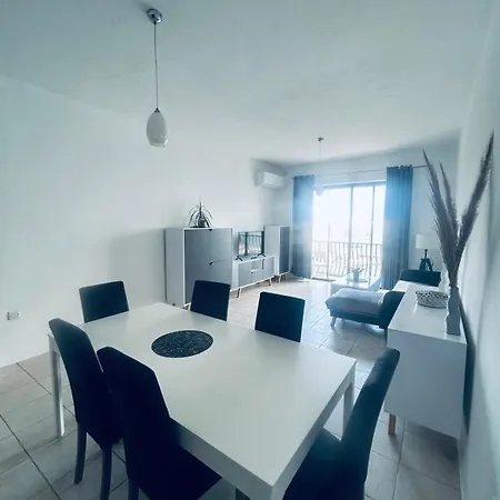 Two Bedroom Seaview - St Pauls Bay Apartament