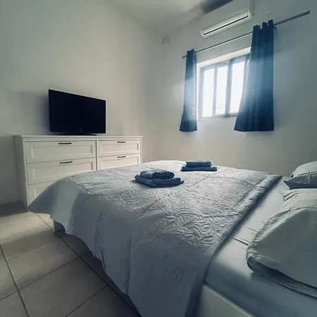 Two Bedroom Seaview - St Pauls Bay Apartament *